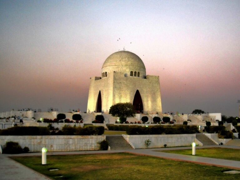 Mazar-e-Quaid in karachi